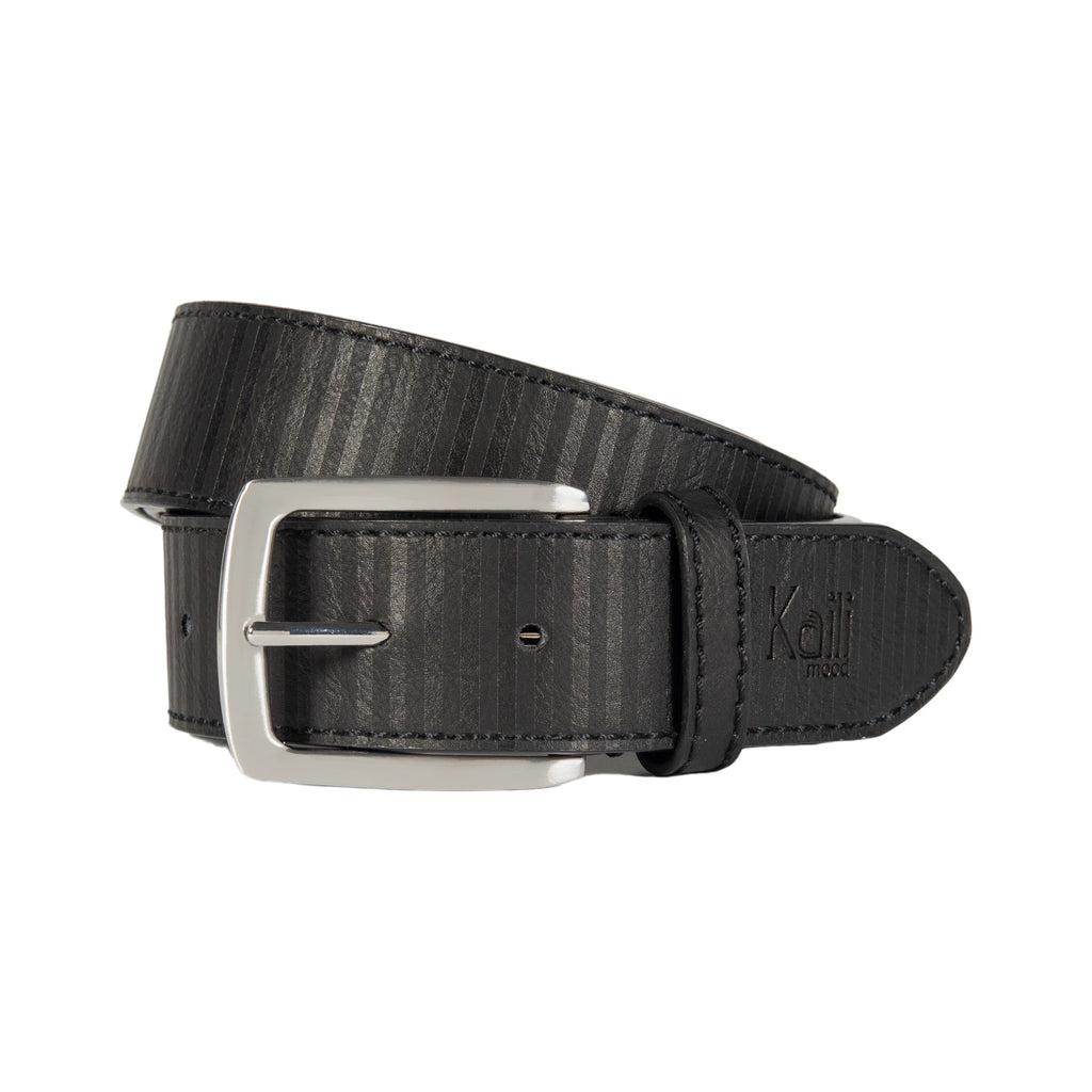 K4009AB | Cintura Uomo Allover in Fodera Pelle Finitura in Pu. Colore Nero. Dimensioni: cm 125 x 3,8 x 0,5 (giro vita cm 110). Confezione: Gift Box rigido fondo/coperchio-0